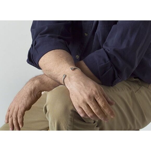 Q-Ray Silver-Plated Deluxe Twisted Band Wellness Bracelet 2.75" Size Large - Picture 4 of 9